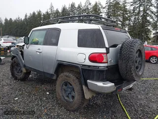 2007 Toyota FJ Cruiser with VIN JTEBU11F570032163, listed as a IAAI auction lot 41999403 with 179,064 mi miles. Bid and sale history available at carsss.com. Image 3.