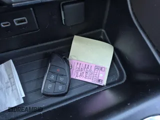 2023 Chevrolet Tahoe LS z VIN 1GNSKMKD4PR177433, wystawiony jako IAAI lot #41964141 z przebiegiem 92 991 mil mil oraz . Historia ofert i sprzedaży dostępna na DreamBid. Obrazek 1.