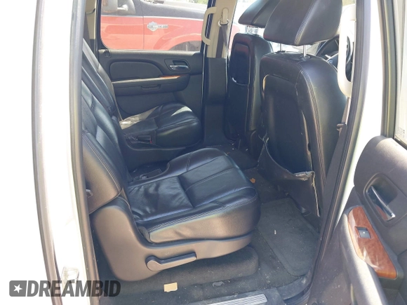 2007 GMC Yukon XL SLT with VIN 1GKFC16017J218410, listed as a IAAI auction lot 41981881 with 209,721 mi miles. Bid and sale history available at carsss.com. Image 8.