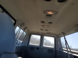 2006 Ford Econoline Passenger XL z VIN 1FBNE31L16DA53135, wystawiony jako Copart lot #45904875 z przebiegiem 174 385 mil mil oraz Szkoda całkowita • Salvage title. Historia ofert i sprzedaży dostępna na DreamBid. Obrazek 10.