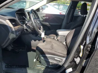2017 Jeep Cherokee Latitude z VIN 1C4PJLCB9HW643823, wystawiony jako Copart lot #58516265 z przebiegiem 81 586 mil mil oraz Szkoda całkowita • Salvage title. Historia ofert i sprzedaży dostępna na DreamBid. Obrazek 7.