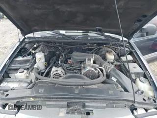 2000 GMC Sonoma SLS with VIN 1GTCS19W9Y8237166, listed as a IAAI auction lot 41513561 with 177,448 mi miles. Bid and sale history available at carsss.com. Image 10.