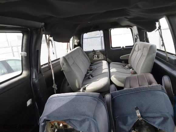 2004 Chevrolet Express Passenger with VIN 1GAHG39U641170703, listed as a IAAI auction lot 41745878 with 194,636 mi miles. Bid and sale history available at carsss.com. Image 8.