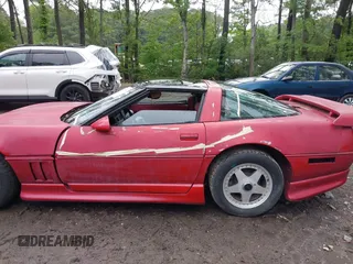 1985 Chevrolet Corvette z VIN 1G1YY078XF5129469, wystawiony jako IAAI lot #42260139 z przebiegiem 55 955 mil mil oraz . Historia ofert i sprzedaży dostępna na DreamBid. Obrazek 6.