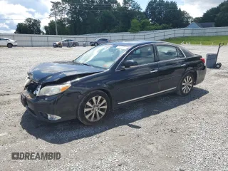 2011 Toyota Avalon z VIN 4T1BK3DB5BU430999, wystawiony jako Copart lot #56831645 z przebiegiem 152 574 mil mil oraz Szkoda całkowita • Salvage title. Historia ofert i sprzedaży dostępna na DreamBid. Obrazek 1.