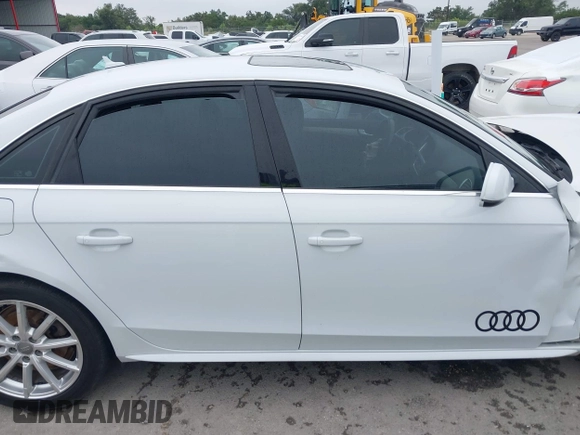 2014 Audi A4 Premium Plus z VIN WAUFFAFL2EN021407, wystawiony jako IAAI lot #42418122 z przebiegiem 226 243 mil mil oraz . Historia ofert i sprzedaży dostępna na DreamBid. Obrazek 13.