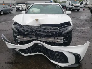 2025 Toyota Camry LE z VIN 4T1DAACK4SU061120, wystawiony jako Copart lot #55996285 z przebiegiem 5025 mil mil oraz Szkoda całkowita • Salvage title. Historia ofert i sprzedaży dostępna na DreamBid. Obrazek 5.