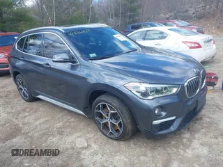 2019 BMW X1 xDrive28i z VIN WBXHT3C54K5L35760, wystawiony jako IAAI lot #41826829 z przebiegiem 83 921 mil mil oraz . Historia ofert i sprzedaży dostępna na DreamBid. Obrazek 1.