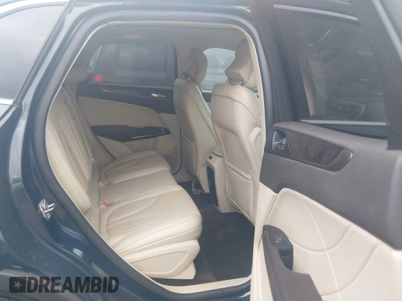 2019 Lincoln MKC Reserve with VIN 5LMCJ3D99KUL07269, listed as a IAAI auction lot 42498672 with 39,315 mi miles and . Bid and sale history available at DreamBid. Image 8.