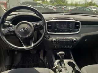 2016 Kia Sorento LX Turbo z VIN 5XYPGDA11GG055411, wystawiony jako Copart lot #61179755 z przebiegiem 185 629 mil mil oraz Czysty tytuł • Clean title. Historia ofert i sprzedaży dostępna na DreamBid. Obrazek 9.