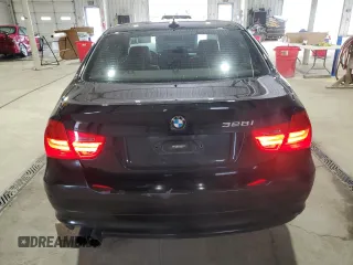 2011 BMW 3 Series 328i xDrive z VIN WBAPK5C57BF125958, wystawiony jako Copart lot #55773745 z przebiegiem 206 743 mil mil oraz Szkoda całkowita • Salvage title. Historia ofert i sprzedaży dostępna na DreamBid. Obrazek 6.