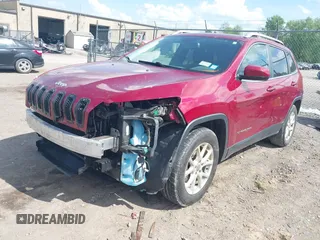 2016 Jeep Cherokee Latitude z VIN 1C4PJMCB9GW305472, wystawiony jako IAAI lot #42276395 z przebiegiem 112 621 mil mil oraz . Historia ofert i sprzedaży dostępna na DreamBid. Obrazek 18.