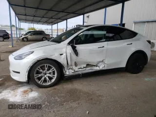 2022 Tesla Model Y Long Range with VIN 7SAYGAEE9NF384400, listed as a Copart auction lot 51961545 with 31,758 mi miles and Salvage Title. Bid and sale history available at DreamBid. Image 1.