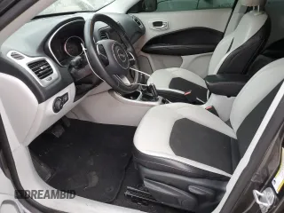 2019 Jeep Compass Latitude z VIN 3C4NJCBB3KT756088, wystawiony jako Copart lot #48747535 z przebiegiem 63 572 mil mil oraz Szkoda całkowita • Salvage title. Historia ofert i sprzedaży dostępna na DreamBid. Obrazek 7.