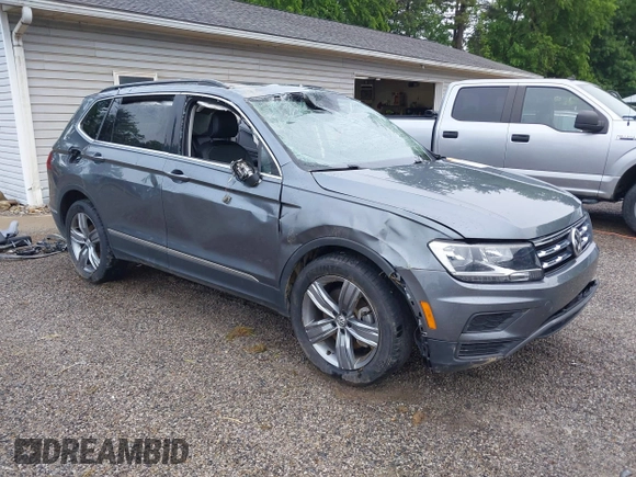 2021 Volkswagen Tiguan SE z VIN 3VV2B7AXXMM070228, wystawiony jako IAAI lot #42295644 z przebiegiem 89 576 mil mil oraz . Historia ofert i sprzedaży dostępna na DreamBid. Obrazek 1.