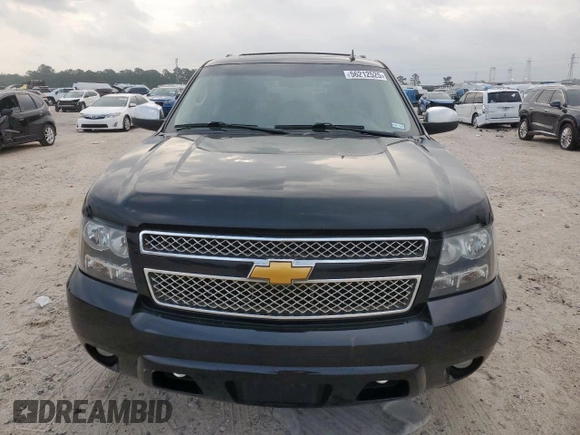 2012 Chevrolet Suburban LT with VIN 1GNSCJE01CR325049, listed as a Copart auction lot 56212525 with 264,000 mi miles and Clean title. Bid and sale history available at DreamBid. Image 5.