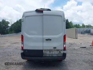 2019 Ford Transit z VIN 1FTBW2CM5KKB43860, wystawiony jako IAAI lot #42422646 z przebiegiem 129 215 mil mil oraz . Historia ofert i sprzedaży dostępna na DreamBid. Obrazek 16.