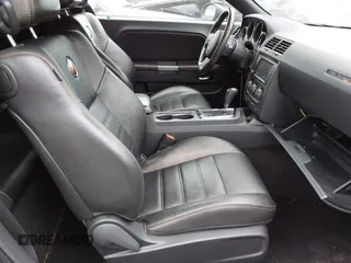 2014 Dodge Challenger R/T z VIN 2C3CDYBT7EH293104, wystawiony jako IAAI lot #41452435 z przebiegiem 49 728 mil mil oraz . Historia ofert i sprzedaży dostępna na DreamBid. Obrazek 5.