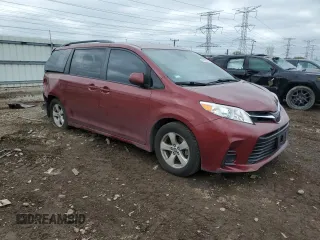 2018 Toyota Sienna LE Auto Access Seat with VIN 5TDKZ3DC4JS910687, listed as a Copart auction lot 55516745 with 67,943 mi miles and Salvage title. Bid and sale history available at DreamBid. Image 4.