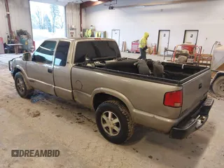 2002 Chevrolet S-10 LS with VIN 1GCDT19WX28127512, listed as a IAAI auction lot 41708908 with 214,549 mi miles. Bid and sale history available at carsss.com. Image 3.