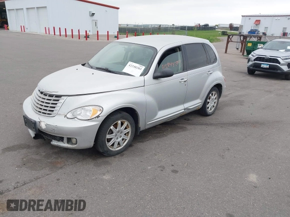 2010 Chrysler PT Cruiser z VIN 3A4GY5F98AT218731, wystawiony jako IAAI lot #42248283 z przebiegiem 142 024 mil mil oraz . Historia ofert i sprzedaży dostępna na DreamBid. Obrazek 2.