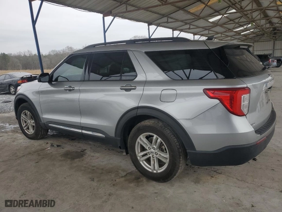2022 Ford Explorer XLT with VIN 1FMSK7DH8NGA12810, listed as a Copart auction lot 44055015 with NaN miles and Salvage Title. Bid and sale history available at carsss.com. Image 2.