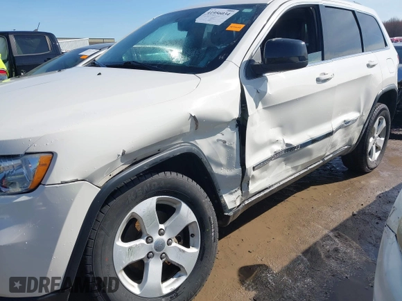 2012 Jeep Grand Cherokee Laredo with VIN 1C4RJFAG6CC279427, listed as a IAAI auction lot 41956034 with 86,689 mi miles. Bid and sale history available at carsss.com. Image 6.