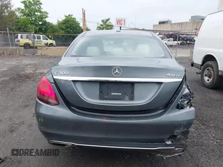 2019 Mercedes-Benz C 300 z VIN 55SWF8EB5KU300556, wystawiony jako IAAI lot #42367723 z przebiegiem 68 335 mil mil oraz . Historia ofert i sprzedaży dostępna na DreamBid. Obrazek 16.