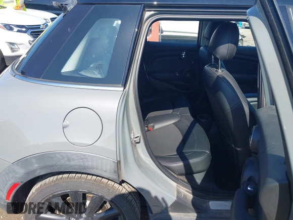 2015 MINI Hardtop 4 Door with VIN WMWXS5C55FT833925, listed as a IAAI auction lot 42505034 with 89,521 mi miles and . Bid and sale history available at DreamBid. Image 8.