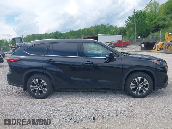 2022 Toyota Highlander XLE z VIN 5TDGZRBH3NS587245, wystawiony jako IAAI lot #42146453 z przebiegiem 74 909 mil mil oraz . Historia ofert i sprzedaży dostępna na DreamBid. Obrazek 13.