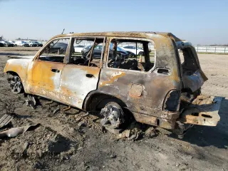 1999 Toyota Land Cruiser with VIN JT3HT05J3X0052412, listed as a Copart auction lot 43260585 with 0 mi miles and Non Repairable. Bid and sale history available at carsss.com. Image 2.