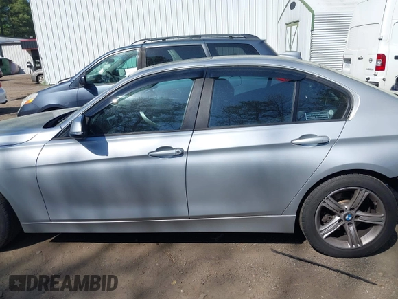 2015 BMW 3 Series 320i xDrive с VIN WBA3C3G57FNS74828, выставлен на аукционе IAAI как лот 41920253 с пробегом 72 521 миль миль и . История ставок и продаж доступна на DreamBid. Изображение 15.