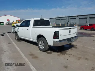 2016 Ram 1500 Outdoorsman z VIN 1C6RR7GT9GS327847, wystawiony jako IAAI lot #41823824 z przebiegiem 134 603 mil mil oraz . Historia ofert i sprzedaży dostępna na DreamBid. Obrazek 3.
