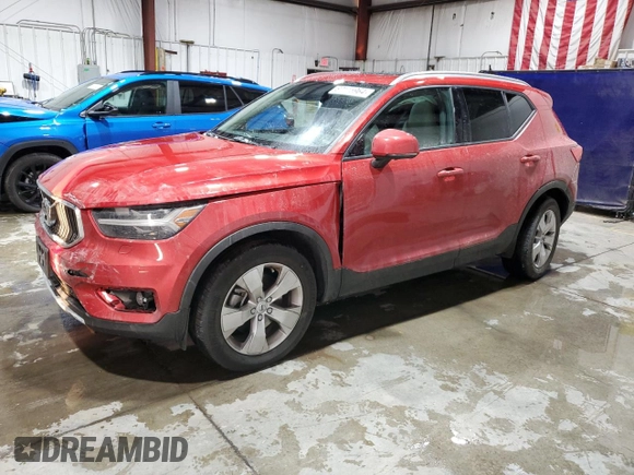 2020 Volvo XC40 Momentum z VIN YV4162UK9L2276791, wystawiony jako Copart lot #87115964 z przebiegiem 43 704 mil mil oraz Szkoda całkowita • Salvage title. Historia ofert i sprzedaży dostępna na DreamBid. Obrazek 1.