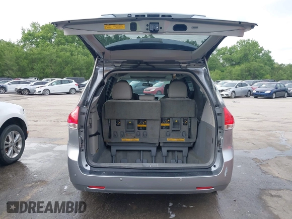2014 Toyota Sienna XLE z VIN 5TDYK3DC6ES488569, wystawiony jako IAAI lot #42171540 z przebiegiem 97 416 mil mil oraz . Historia ofert i sprzedaży dostępna na DreamBid. Obrazek 18.