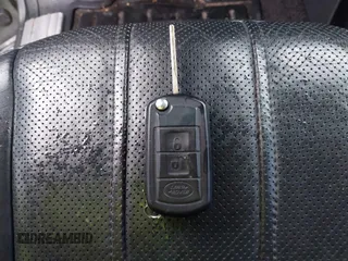 2007 Land Rover Range Rover SC z VIN SALMF13427A261552, wystawiony jako IAAI lot #40930292 z przebiegiem 143 865 mil mil oraz . Historia ofert i sprzedaży dostępna na DreamBid. Obrazek 11.