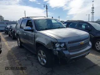 2009 Chevrolet Tahoe LTZ z VIN 1GNFK33029R143324, wystawiony jako IAAI lot #41569104 z przebiegiem 250 441 mil mil oraz . Historia ofert i sprzedaży dostępna na DreamBid. Obrazek 1.