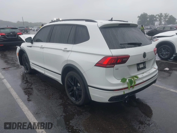 2022 Volkswagen Tiguan SE R-Line Black with VIN 3VV8B7AX6NM027050, listed as a IAAI auction lot 42463714 with 45,303 mi miles and . Bid and sale history available at DreamBid. Image 3.