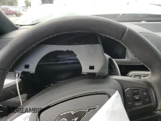 2022 Ford Mustang Mach-E GT z VIN 3FMTK4SX3NMA21062, wystawiony jako Copart lot #70915202 z przebiegiem Nie podano mil oraz . Historia ofert i sprzedaży dostępna na DreamBid. Obrazek 9.