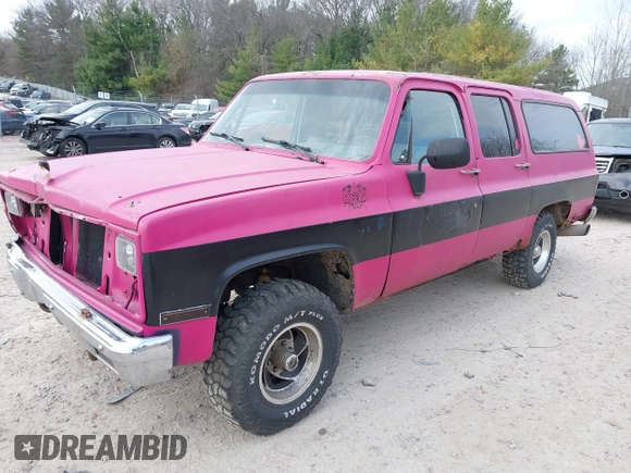 1981 Chevrolet Suburban z VIN 1G8EK16L5BF127764, wystawiony jako IAAI lot #42062572 z przebiegiem 83 014 mil mil oraz . Historia ofert i sprzedaży dostępna na DreamBid. Obrazek 2.