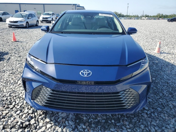 2025 Toyota Camry LE with VIN 4T1DAACK0SU053452, listed as a Copart auction lot 52866985 with 2 mi miles and Salvage Title. Bid and sale history available at carsss.com. Image 5.