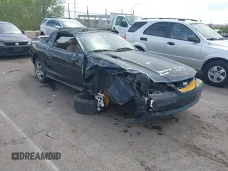1994 Ford Mustang z VIN 1FALP45TXRF166075, wystawiony jako IAAI lot #42072112 z przebiegiem 101 500 mil mil oraz . Historia ofert i sprzedaży dostępna na DreamBid. Obrazek 1.