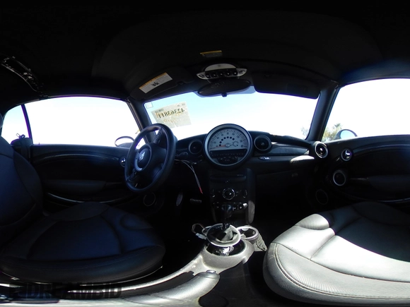 2014 MINI Convertible S z VIN WMWZP3C53ET706796, wystawiony jako IAAI lot #42363811 z przebiegiem 93 581 mil mil oraz . Historia ofert i sprzedaży dostępna na DreamBid. Obrazek 20.