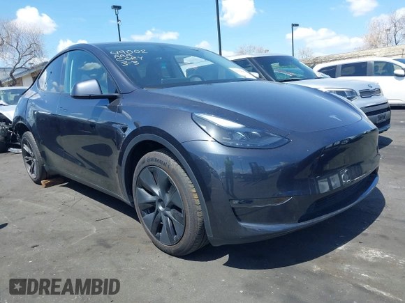 2024 Tesla Model Y Long Range with VIN 7SAYGDEE6RF127475, listed as a IAAI auction lot 41919580 with 19,395 mi miles. Bid and sale history available at carsss.com. Image 1.