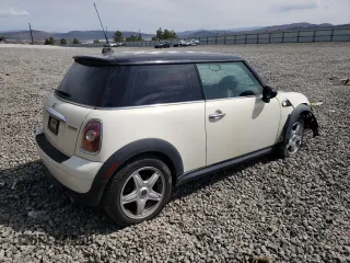 2009 MINI Cooper Hardtop with VIN WMWMF33509TU72832, listed as a Copart auction lot 53357785 with 103,633 mi miles and Salvage Title. Bid and sale history available at carsss.com. Image 3.