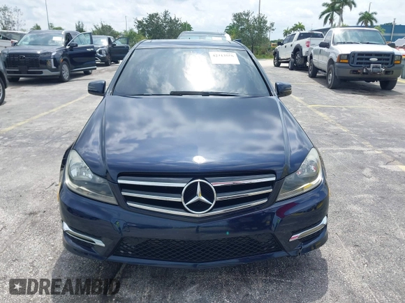 2014 Mercedes-Benz C 250 Sport z VIN WDDGF4HB9EA959513, wystawiony jako IAAI lot #42413556 z przebiegiem 144 773 mil mil oraz . Historia ofert i sprzedaży dostępna na DreamBid. Obrazek 12.