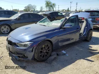 2016 BMW 3 Series 328i z VIN WBA8E9C54GK647335, wystawiony jako Copart lot #56513135 z przebiegiem Nie podano mil oraz Szkoda całkowita • Salvage title. Historia ofert i sprzedaży dostępna na DreamBid. Obrazek 1.
