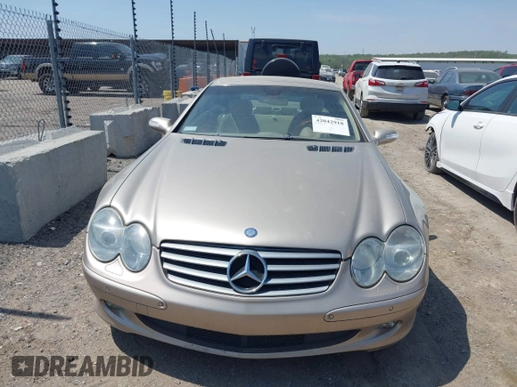 2004 Mercedes-Benz SL 500 z VIN WDBSK75F34F071610, wystawiony jako IAAI lot #42042918 z przebiegiem Nie podano mil oraz . Historia ofert i sprzedaży dostępna na DreamBid. Obrazek 6.