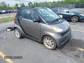 2009 Smart fortwo Passion with VIN WMEEK31XX9K299061, listed as a IAAI auction lot 42190127 with 96,156 mi miles. Bid and sale history available at carsss.com. Image 1.