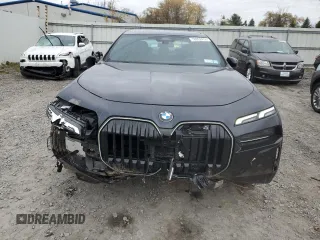 2024 BMW 7 Series 760i xDrive z VIN WBA33EJ08RCR11878, wystawiony jako Copart lot #78952474 z przebiegiem 280 mil mil oraz Szkoda całkowita • Salvage title. Historia ofert i sprzedaży dostępna na DreamBid. Obrazek 5.